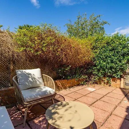 Appartamento The Fulham Bolthole - Beckoning 2Bdr Flat With Garden Londra Esterno foto