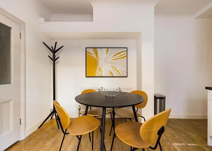The Fulham Bolthole - Beckoning 2Bdr Flat With Garden