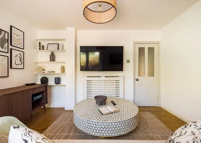 The Fulham Bolthole - Beckoning 2Bdr Flat With Garden